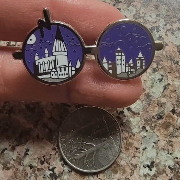 Harry Potter Glasses Hogwarts Hard Enamel Pin - Picture 3 of 4